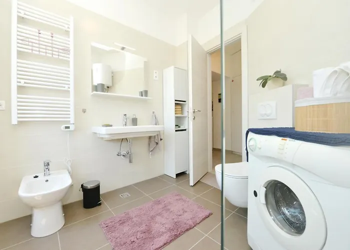 Junona - Poluotok Na Dlanu